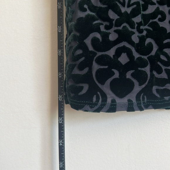 Emerald green, velvet patterned body con dress - Picture 8 of 9